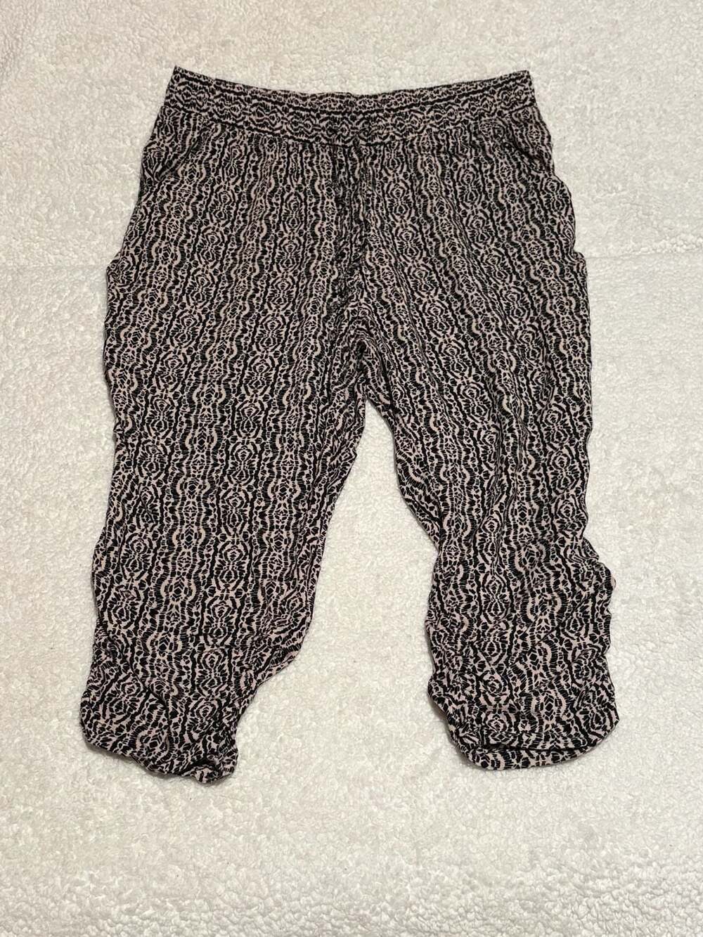 French Laundry Black and Beige Geometric Print Capri Pants Size XL